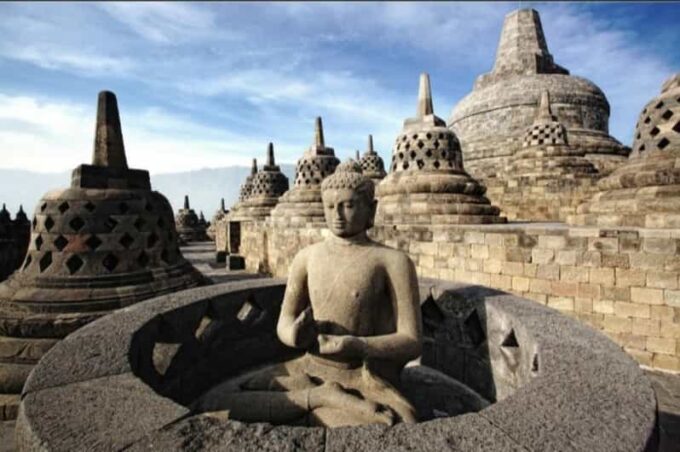Griya Temple, Borobudur Temple, Merapi Volcano. - Price and Duration