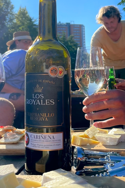 Groningen: Evening Cheese and Wine Cruise - Inclusions and Amenities