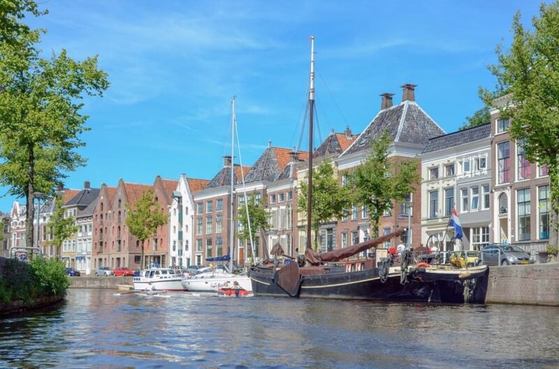 Groningen: Walking Tour With Audio Guide on App - Navigating the Audio Tour