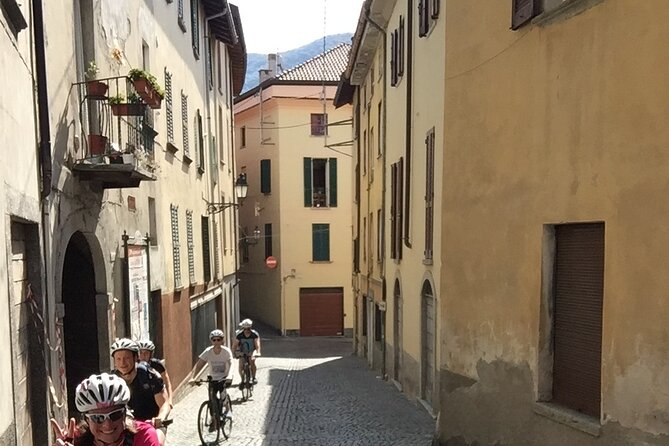 Group Bike Tour: Onno & Ghisallino (E-Bikes and Road Bikes) - Meeting and Pickup