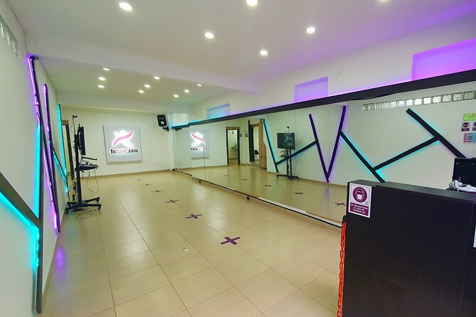 Group Dance Class in Bogotá - Amenities