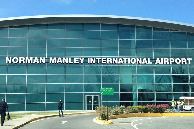Group Private Kingston Airport Transfers (4 - 9 Persons) - Accessibility and Amenities