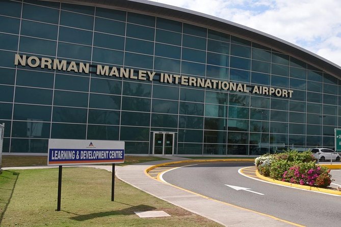 Group Private Kingston Airport Transfers (4 - 9 Persons) - Reliable and Professional Drivers
