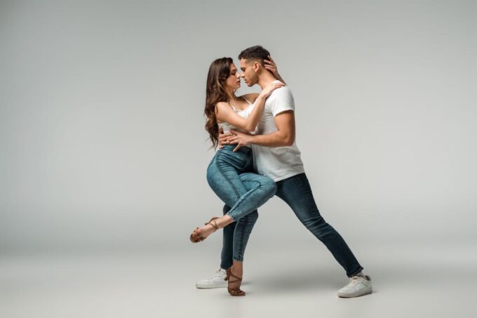 Group Salsa Class in Cali - Partner Work Considerations