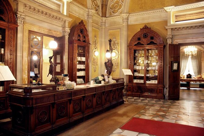 Group Tour Accademia, City Center and Uffizi Gallery - Discovering Florences Historic City Center