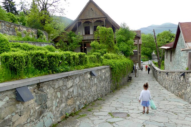 Group Tour: Dilijan, Lake Parz (Crystal), Makaravank Monastery - Discovering Makaravank Monastery