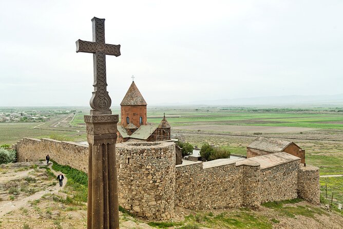 Group Tour: Khor Virap, Garni Temple, Geghard, Lavash Baking - Exploring Khor Virap Monastery