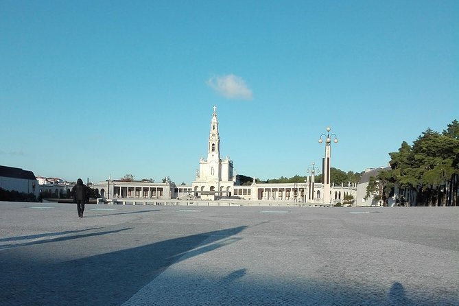 Group Tour to Fátima, Batalha, Nazaré, and Óbidos - Quick Points