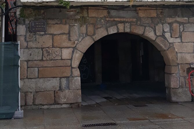 GROUP Walking Tour in Vigo - Group Size and Booking