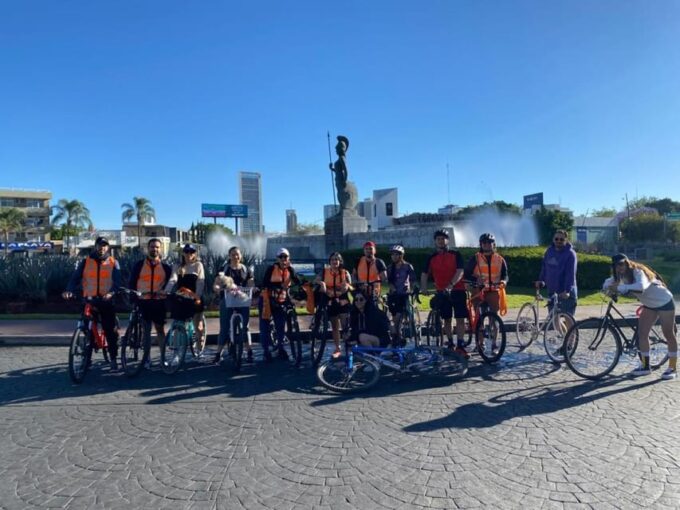 Guadalajara: Bicycle Tour of the City Visiting Places of Interest. - Group Size and Languages
