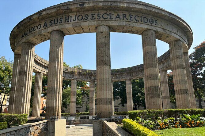 Guadalajara City Center Walking Tour - Honoring Local Pioneers at Rotonda de Los Jaliscienses Ilustres