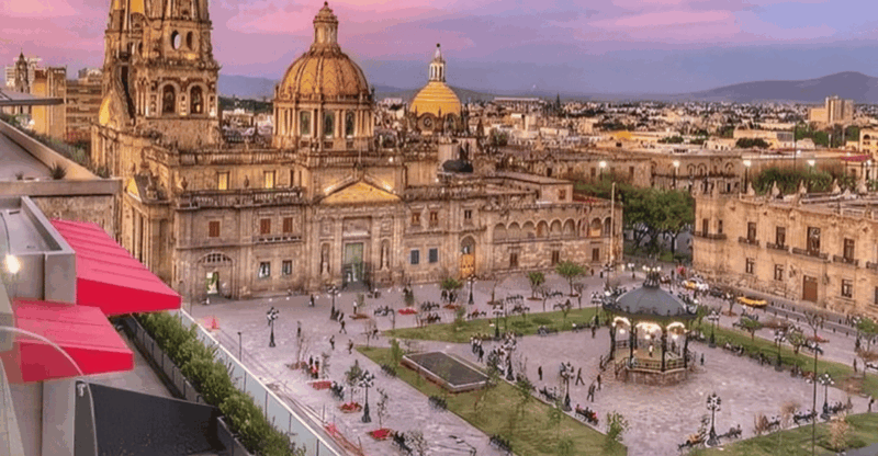 Guadalajara : Must-See Sites Walking Tour With A Guide - Key Points