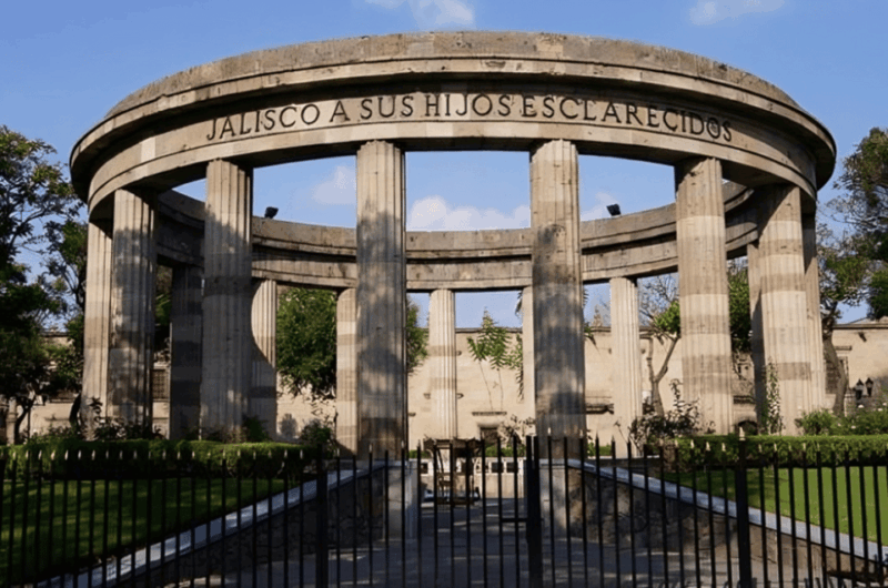 Guadalajara : Must-See Sites Walking Tour With A Guide - Meeting Point and Directions