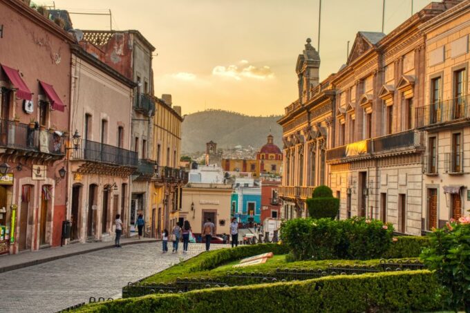Guanajuato: Private Guided Walking Tour - Exploring Guanajuatos Vibrant History