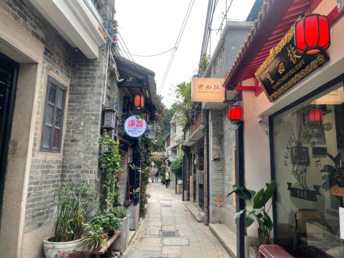 Guangzhou: Walking Tour of Xiguan Ancient Town - Strolling Shangxiajiu Pedestrian Street