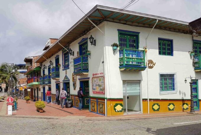 Guatape and Flower Tour - Guide and Support