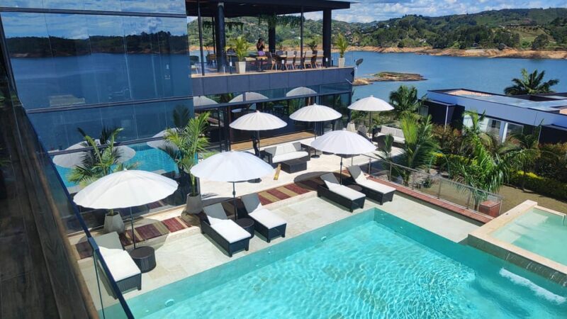 Guatapé: Luxury DayTrip Experience at Vivanti Resort - Entertainment and Atmosphere