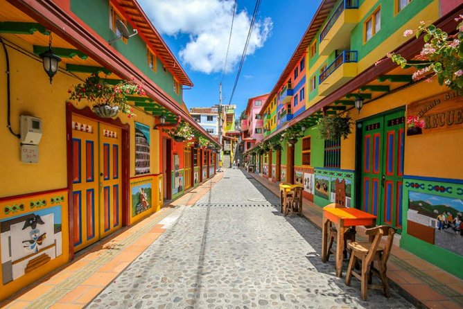 Guatape & The Rock Private and Group Tours - Exploring Guatape