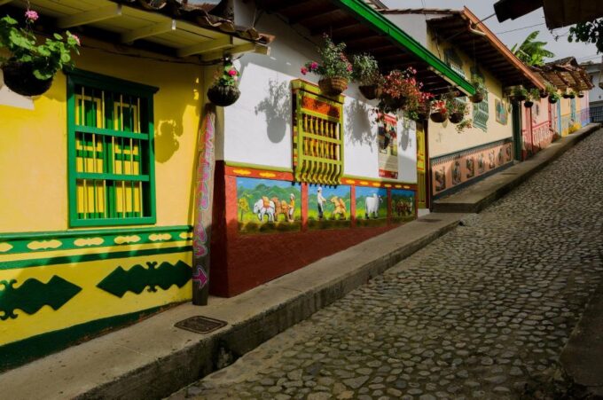 Guatape Tour & Piedra Del Peñol - Frequently Asked Questions