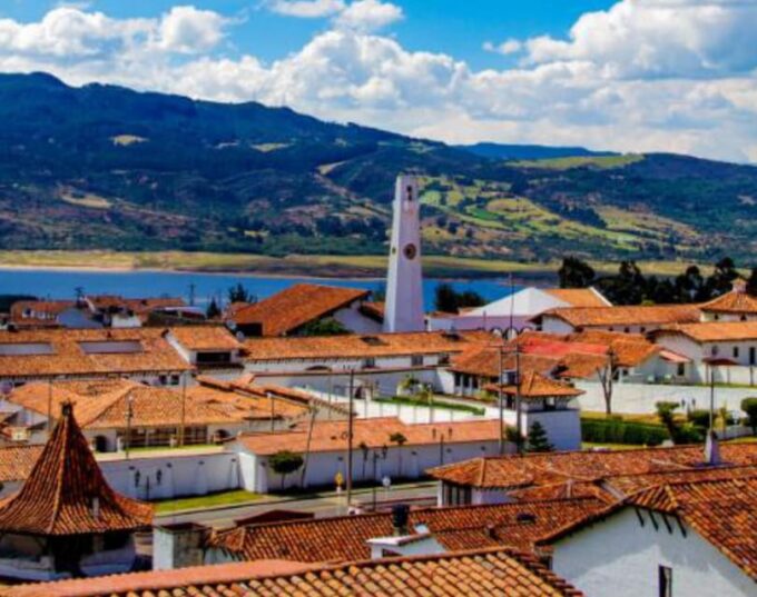 Guatavita, Zipaquirá, and Colonial Towns Private Transport - Explore Colonial History