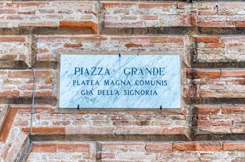 Gubbio: Old Town Guided Walking Tour With Piazza Grande - Historical Significance of Gubbio