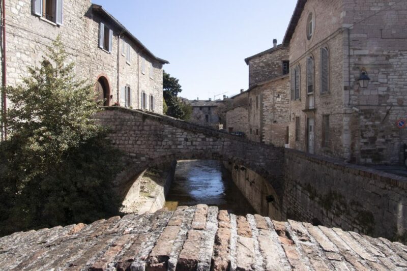 Gubbio: Old Town Guided Walking Tour With Piazza Grande - Whats Included in the Tour