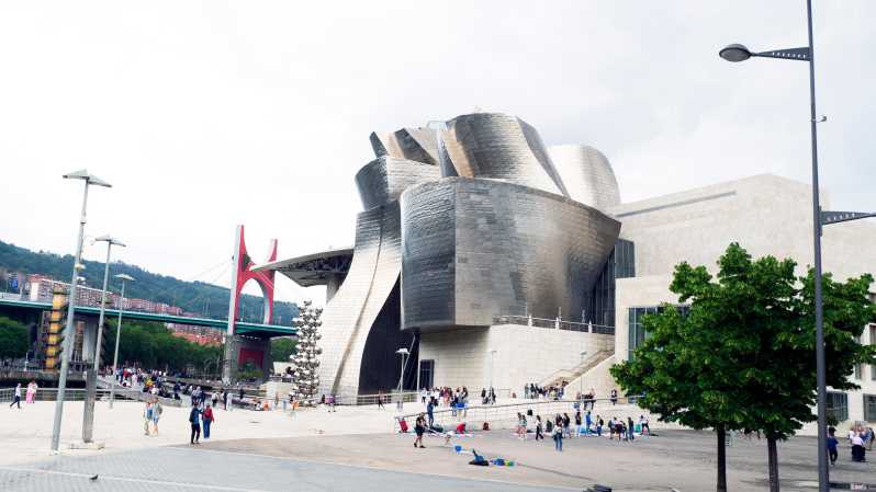 Guggenheim: Art Explained by Artists - Renowned Sculptures