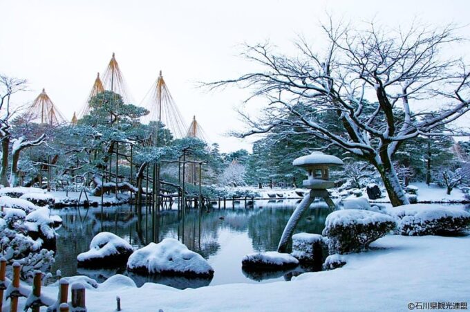 Guided Bus and Walking Tour of KANAZAWA Main & KENROKUEN - Taking in Kanazawas Cultural Traditions