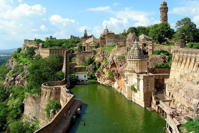 Guided Chittorgarh Fort Day Tour From Udaipur With Lunch - Vijay Stambha (Tower of Victory)