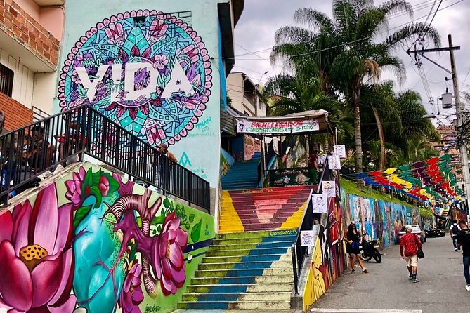 Guided Cultural Tour of Medellín Pablo Escobar and Comuna 13 - Participant Feedback and Reviews
