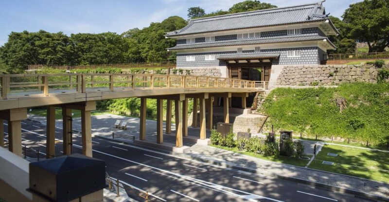 Guided Ebike/Walking Private Tour of KANAZAWA Main&Kenrokuen - Experience Details