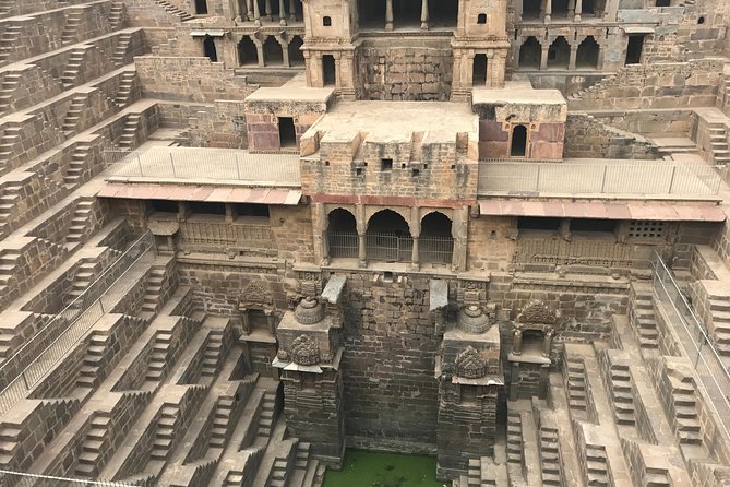 Guided Fatehpur Sikri & Abhaneri Tour From Agra To Jaipur By Car - Exploring Fatehpur Sikri