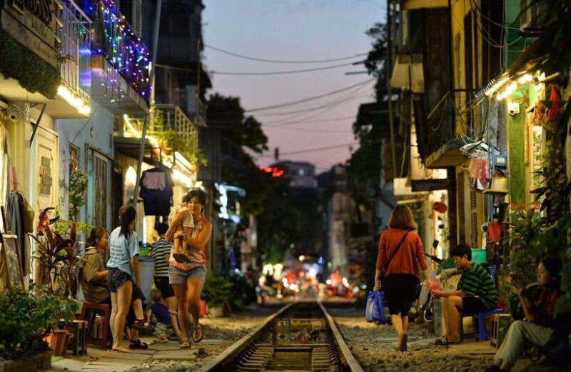 Guided Food Tour With Train Street - Key Points