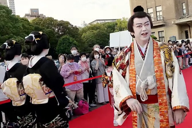 Guided Geisha and Kabuki Style Dance Performance in Nagoya - Group Size