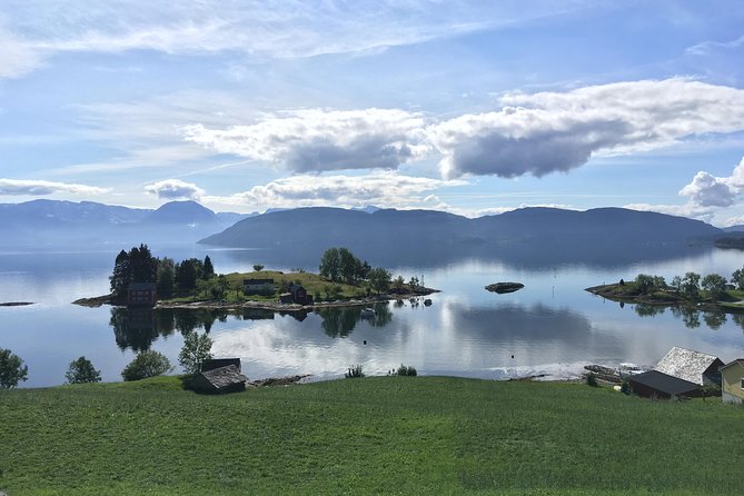 GUIDED GROUP Tour: Queen of the Fjords: Mini-Tour From Bergen, 6 Hours - Group Size and Experience