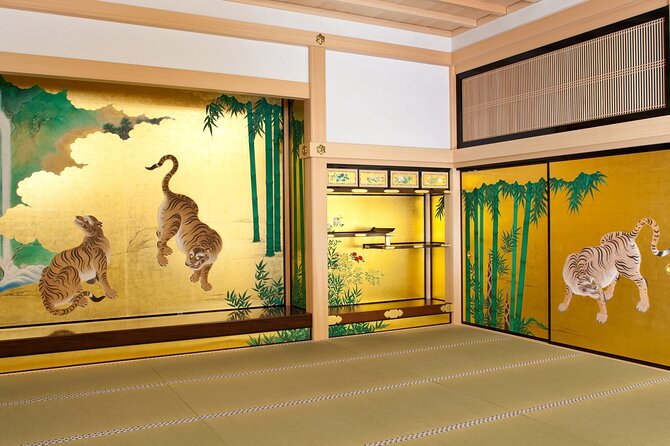 Guided Half-day Tour(PM) to Nagoya Castle and Modern Technology at SCMAGLEV - Classic and Modern Rail Cars