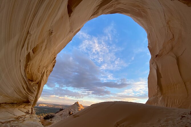 Guided-Hike Through Peekaboo + Great Chamber/Cutler Point Combo (Small Group) - Group Size and Fitness Level