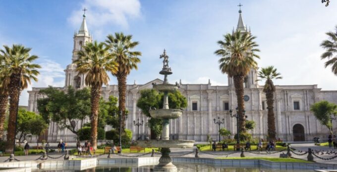 Guided in Arequipa and the Monastery of Santa Catalina - Guided Tour Experience