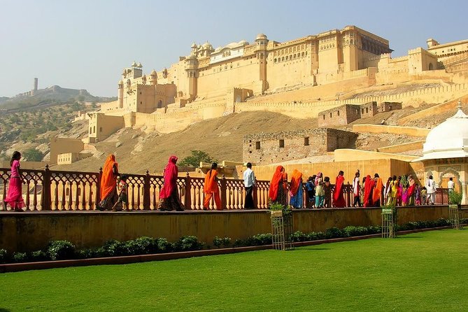 Guided Jaipur Tour Including Amber Fort, City Palace & Hawa Mahal With Lunch - Admiring Hawa Mahal