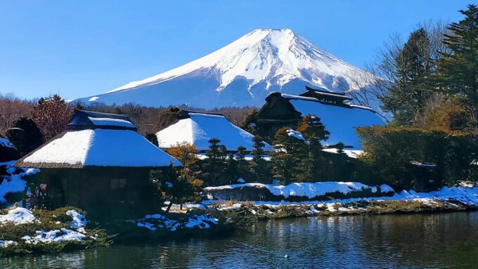 Guided Mt. Fuji & Hakone Tour GREEN NUMBER PLATES - Lake Ashi