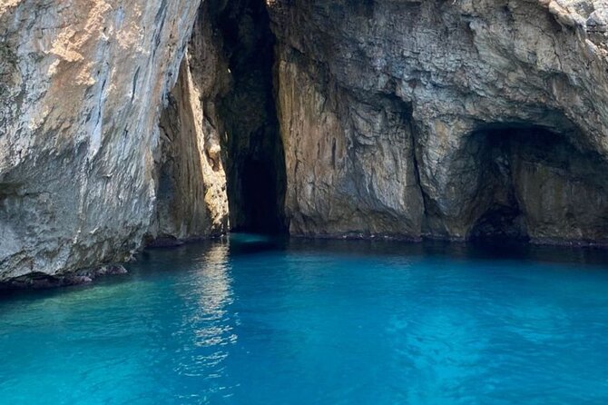 Guided Private Boat Excursion to Discover the Caves - Accessibility and Participation