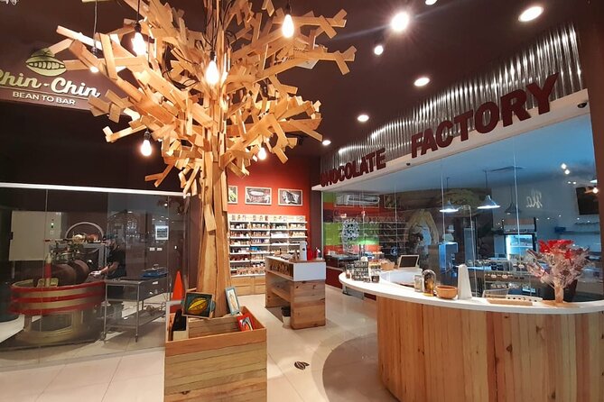 Guided Shopping Tour: Cigar Museum, Choco Factory, Rum Tasting, Souvenirs... - Souvenir Shopping Highlights