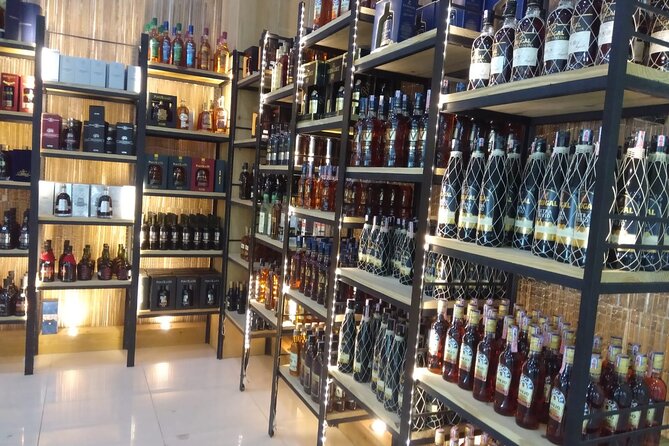 Guided Shopping Tour - Rum Tasting, Chocolate Factory, Cigar Factory - Chocolate Factory Tour