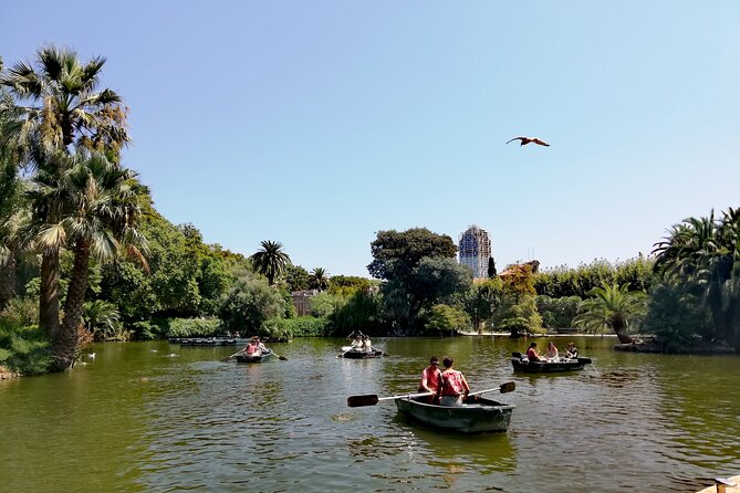 Guided Tour Ciutadella Park Nature, Triumphal Arch and Gaudí in Barcelona. - Maximum Participants