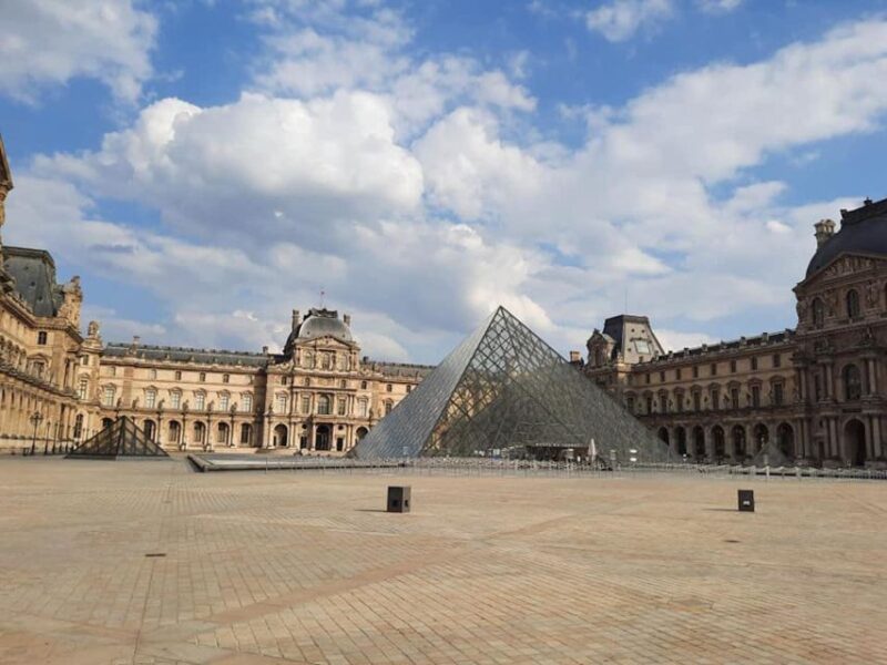 Guided Tour in Italian: Along the Seine and the Latin Quarter - Meeting Point and Communication