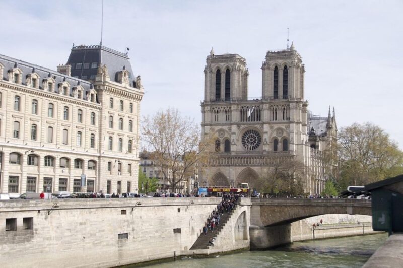 Guided Tour in Italian: Along the Seine and the Latin Quarter - Explore the Seine and Latin Quarter