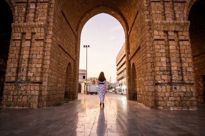 Guided Tour in Jeddah by Local Woman - Key Points