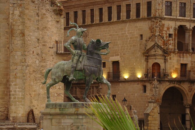 Guided Tour in Trujillo at Sunset - the Collector of Sunsets - Discovering Monumental Architecture