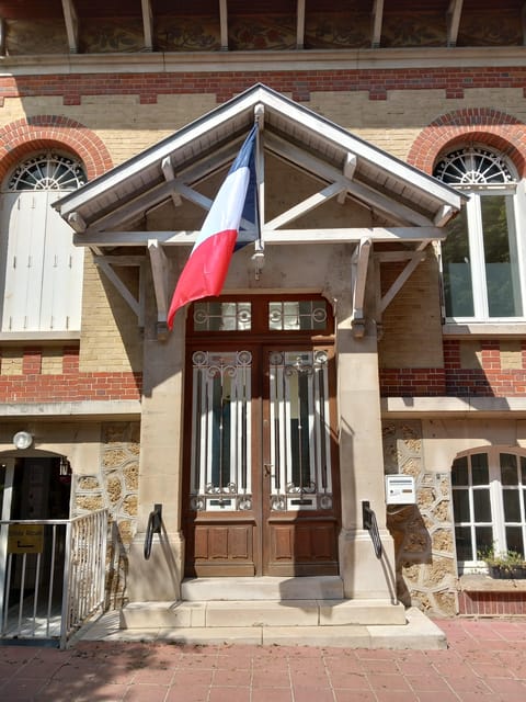 Guided Tour of a History Museum in a Villa 1900 - Key Points