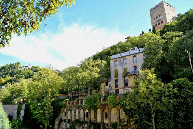 Guided Tour of Albaicin, Sacromonte and Viewpoints - Meeting and Pickup